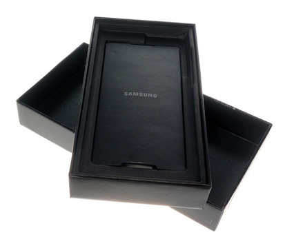 Pudełko Samsung Galaxy S22 Ultra 5G 1TB bordowy (S908)
